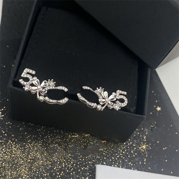 retro earrings designer stud c earing luxury charm women diamond jewelry womam pearl ccity earring 76980, Golden;silver
retro earrings designer stud c earing luxury charm women diamond jewelry womam pearl ccity earring 76980, Golden;silver