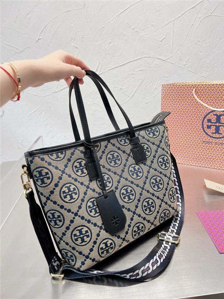 luxury woman's handbag torysburchs designer bags tote single shoulder luxury women handbag european and american fashion shoulder bag l
luxury woman's handbag torysburchs designer bags tote single shoulder luxury women handbag european and american fashion shoulder bag l