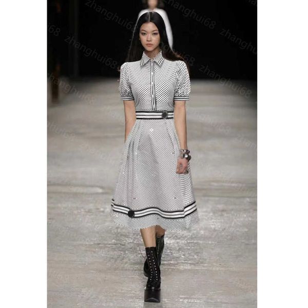 23ss women dress womens designer clothing summer dresses lapel origin striped letter logo printed short-sleeved shirt dress womens clothing, Black;gray
23ss women dress womens designer clothing summer dresses lapel origin striped letter logo printed short-sleeved shirt dress womens clothing, Black;gray