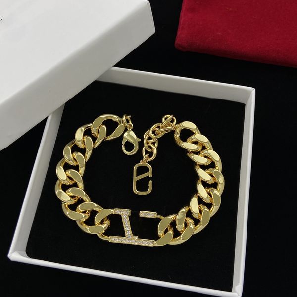 designer bracelets luxury vity charm v logo pearl women chain fashion jewelry metal bracelet for woman gifts chains jh4, Black
designer bracelets luxury vity charm v logo pearl women chain fashion jewelry metal bracelet for woman gifts chains jh4, Black