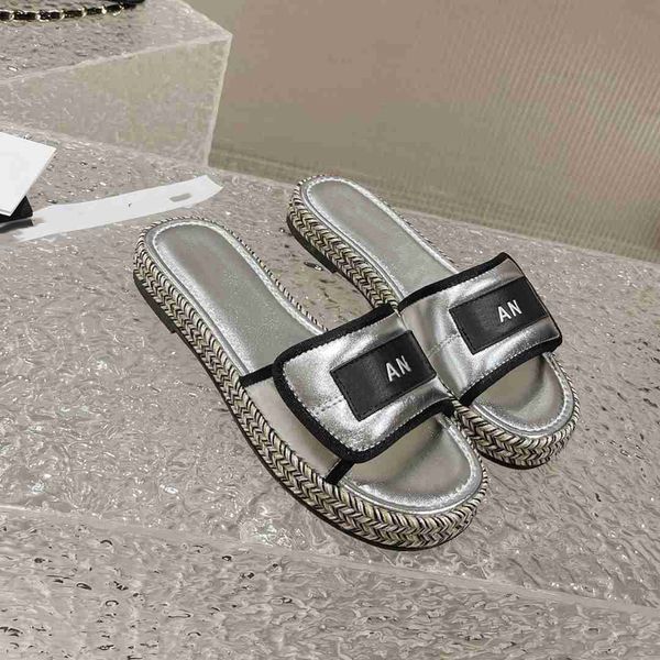 channel shoes women designer sandals summer luxury channel slippers ringer chain black white apricot color leather sandal outdoor beach flat
channel shoes women designer sandals summer luxury channel slippers ringer chain black white apricot color leather sandal outdoor beach flat