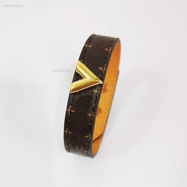 luxury designer jewelry women leather bracelet with heart lock hardware charm bracelets four leaf flower pattern gold bag pendant hanging fa, Black
luxury designer jewelry women leather bracelet with heart lock hardware charm bracelets four leaf flower pattern gold bag pendant hanging fa, Black