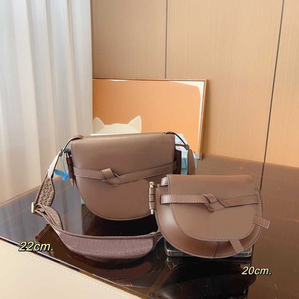 shoulder bags luxury brand fashion simple square tassel bag women designer real leather chain phone handbags 230715
shoulder bags luxury brand fashion simple square tassel bag women designer real leather chain phone handbags 230715