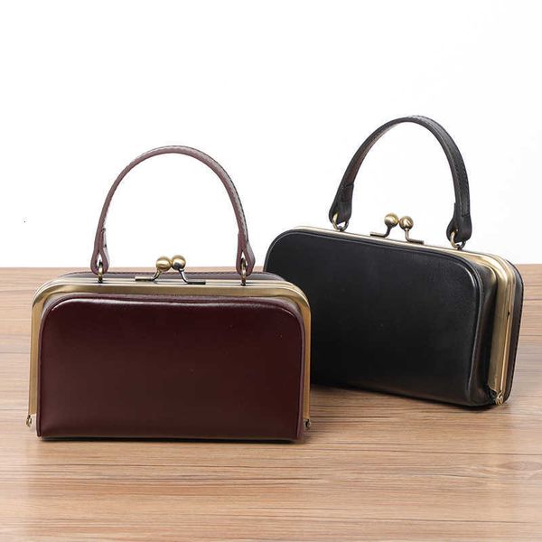 women's bag genuine leather triumph mini portable small square chain strap one shoulder oblique straddle
women's bag genuine leather triumph mini portable small square chain strap one shoulder oblique straddle