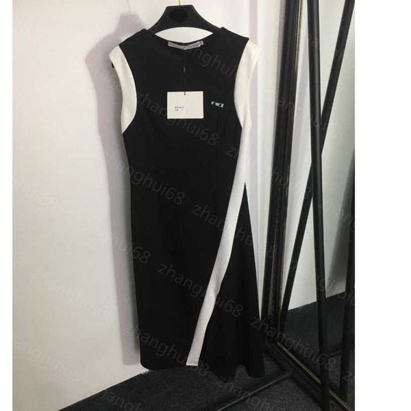 23ss women dress womens designer clothing summer dresses monogram brooch decorated black and white color sleeveless vest dress womens clothi, Black;gray
23ss women dress womens designer clothing summer dresses monogram brooch decorated black and white color sleeveless vest dress womens clothi, Black;gray