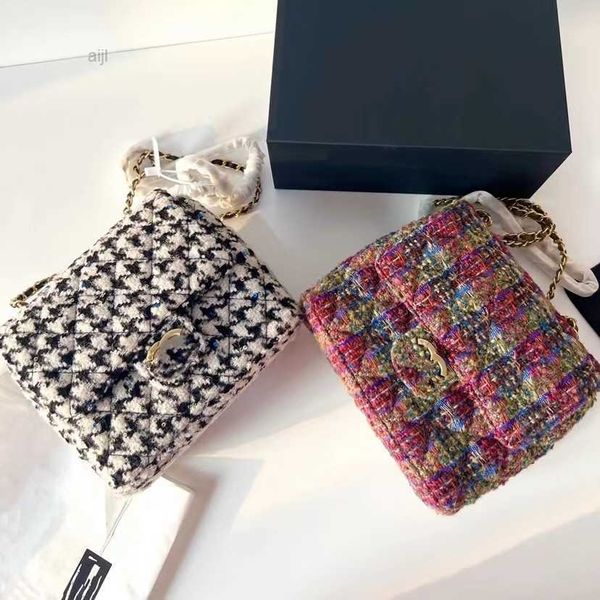 22k autumn and winter new style small fragrant qianniao grid coarse flower woolen square fat man color contrast flap bag one shoulder crossb
22k autumn and winter new style small fragrant qianniao grid coarse flower woolen square fat man color contrast flap bag one shoulder crossb