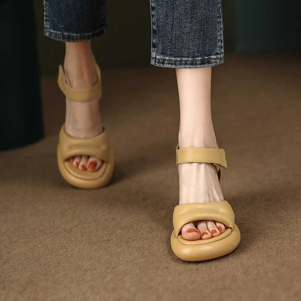 new sandals zhiying giant easy to wear~soft leather with waterproof platform sandals for women in 2023 summer thick soles and versatile heel, Black
new sandals zhiying giant easy to wear~soft leather with waterproof platform sandals for women in 2023 summer thick soles and versatile heel, Black