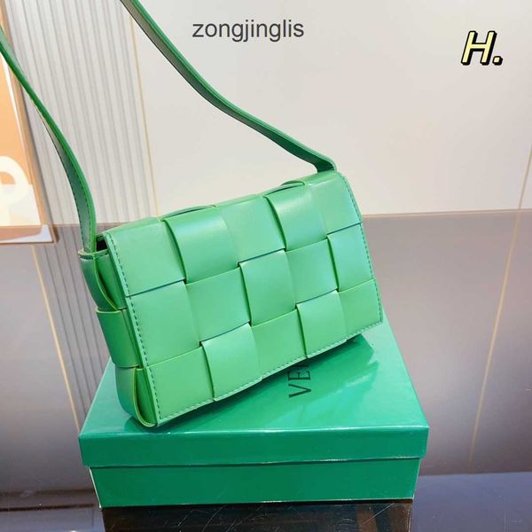 fashion crossbody 2023 bags shoulder cassette designer leisure venetas bottegas women's bag woven han d34x
fashion crossbody 2023 bags shoulder cassette designer leisure venetas bottegas women's bag woven han d34x