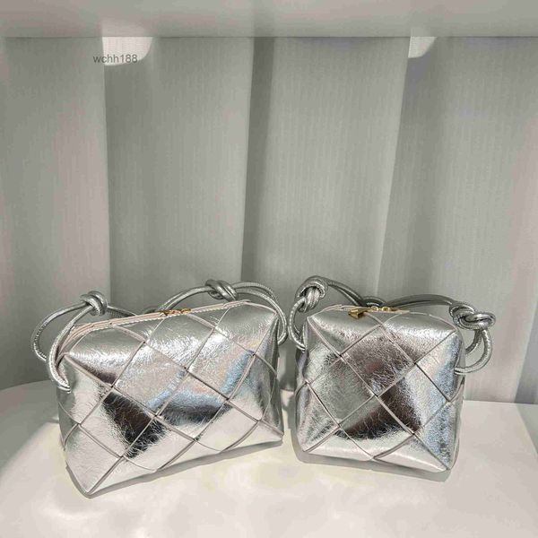 bags cowhide girl bag designer tote lady 2023 camera cassette fashion trend bottegas handwoven shoulder crossbody small venetas rope knot ha
bags cowhide girl bag designer tote lady 2023 camera cassette fashion trend bottegas handwoven shoulder crossbody small venetas rope knot ha