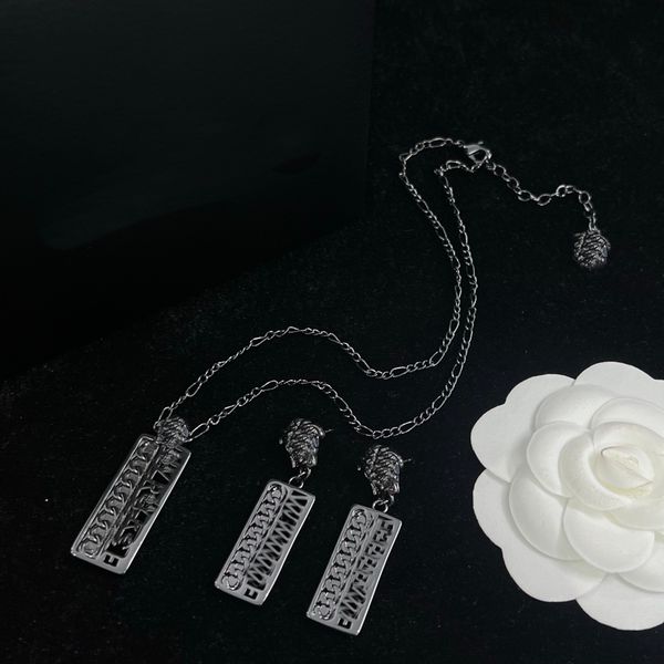 hollow rectangular beauty head letter pendant women men necklace earring ring brass banshee luxury designer jewelry party gifts xms9 -01, Black
hollow rectangular beauty head letter pendant women men necklace earring ring brass banshee luxury designer jewelry party gifts xms9 -01, Black