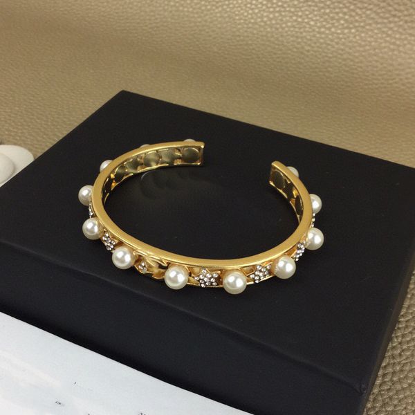 woman bangle ccity logo designer luxury brand metal gold bracelets women man open bracelet jewelry gift 674545, Black
woman bangle ccity logo designer luxury brand metal gold bracelets women man open bracelet jewelry gift 674545, Black