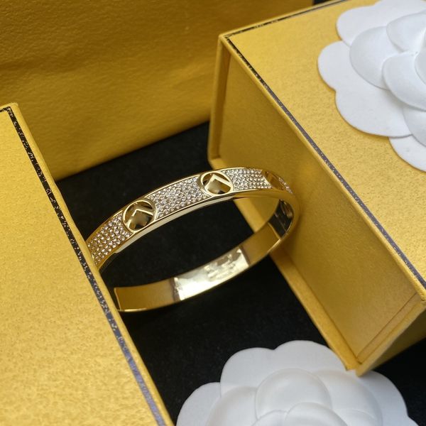 charm women fashion diamonds designer nail jewelry bracelet classic classic quality luxury couple high gifts bracelet silver plated luxury, Golden;silver
charm women fashion diamonds designer nail jewelry bracelet classic classic quality luxury couple high gifts bracelet silver plated luxury, Golden;silver