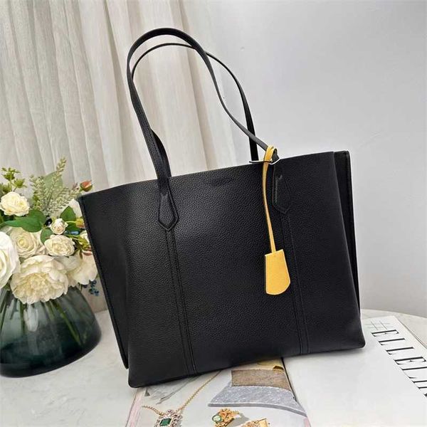 2023 new tb shopping bag mommy cowhide one shoulder handbag tote women's, Pink;blue
2023 new tb shopping bag mommy cowhide one shoulder handbag tote women's, Pink;blue