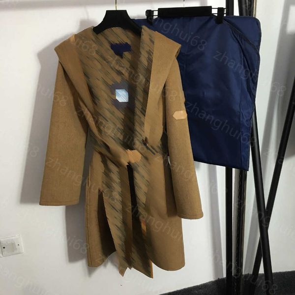23ss womens designer clothing womens jacket long-sleeved hooded woolen overcoat with presbytery logo print belted waist on the inside women, Black
23ss womens designer clothing womens jacket long-sleeved hooded woolen overcoat with presbytery logo print belted waist on the inside women, Black