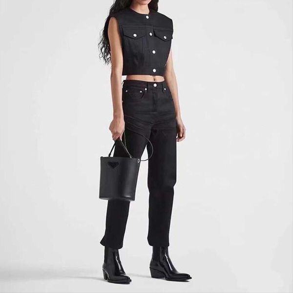 women casual vest two piece sets 23ss summer suit short casual style budge lady slim hoodies jeans jackestsuit, White
women casual vest two piece sets 23ss summer suit short casual style budge lady slim hoodies jeans jackestsuit, White
