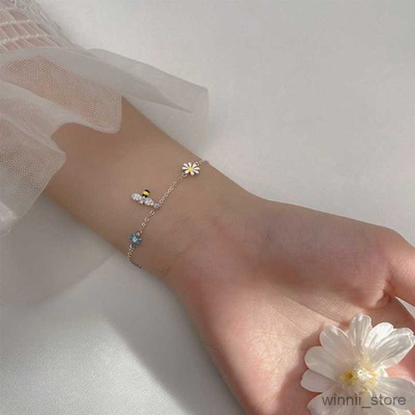 charm bracelets exquisite micro flower bracelet for women sweet flowers colorful handmade bracelet daily jewelry r230704, Golden;silver
charm bracelets exquisite micro flower bracelet for women sweet flowers colorful handmade bracelet daily jewelry r230704, Golden;silver