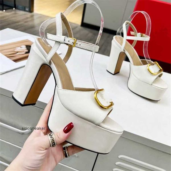 flat leather valentinoly wedding summer heels popular dress women party sandals high luxury casual brand business slippers 04-07, Black
flat leather valentinoly wedding summer heels popular dress women party sandals high luxury casual brand business slippers 04-07, Black
