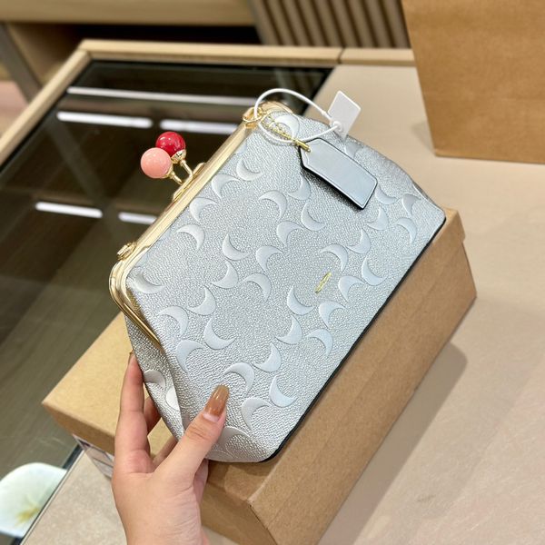 chain bag crossbody bags designer bag luxurys handbags women handbag designers womens fashion classic purse shoulder bags
chain bag crossbody bags designer bag luxurys handbags women handbag designers womens fashion classic purse shoulder bags