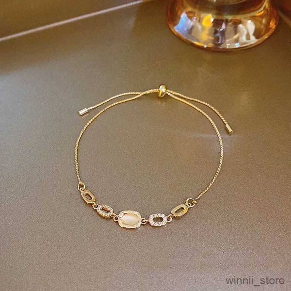 charm bracelets luxury elegant gold color bracelets for women square 18k gold adjustable bracelet 2023 new jewelry gifts r230704, Golden;silver
charm bracelets luxury elegant gold color bracelets for women square 18k gold adjustable bracelet 2023 new jewelry gifts r230704, Golden;silver