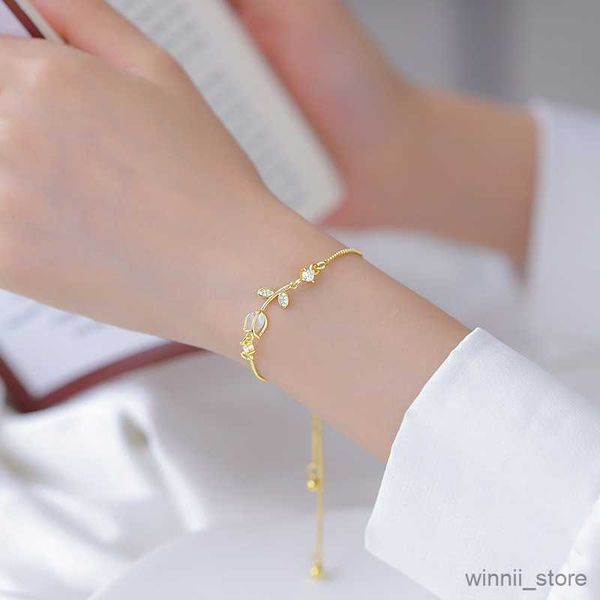 charm bracelets light luxury tulip flower bracelet for women shiny opal pearl rose adjustable charm bracelet trendy jewelry r230704, Golden;silver
charm bracelets light luxury tulip flower bracelet for women shiny opal pearl rose adjustable charm bracelet trendy jewelry r230704, Golden;silver
