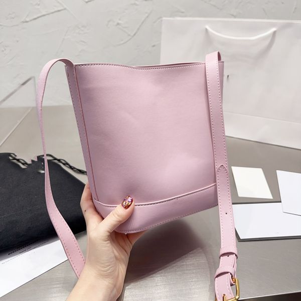 designer shoulder bag triomphe bag water bucket bag women's bag luxury fashion crossbody bags new women's handbag handbag
designer shoulder bag triomphe bag water bucket bag women's bag luxury fashion crossbody bags new women's handbag handbag