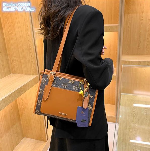 Factory wholesale brand ladies shoulder bags elegant old brown retro handbag large capacity contrast leather tote bag street trend printing handbags, Brown-22123#
Factory wholesale brand ladies shoulder bags elegant old brown retro handbag large capacity contrast leather tote bag street trend printing handbags, Brown-22123#