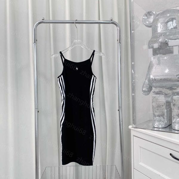 23ss women dress womens designer clothing summer dresses patchwork letter logo embroidered halter dress womens clothing, Black;gray
23ss women dress womens designer clothing summer dresses patchwork letter logo embroidered halter dress womens clothing, Black;gray