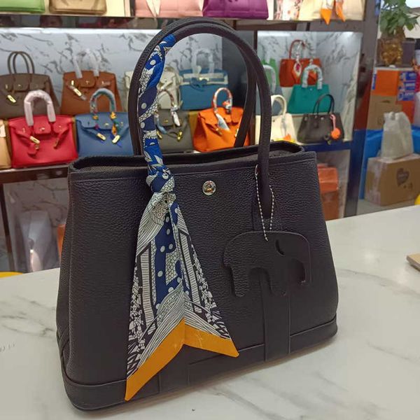 designer bags garden party texture 2023 new versatile bag large capacity portable bucket one shoulder crossbody tote commuter women's h
designer bags garden party texture 2023 new versatile bag large capacity portable bucket one shoulder crossbody tote commuter women's h