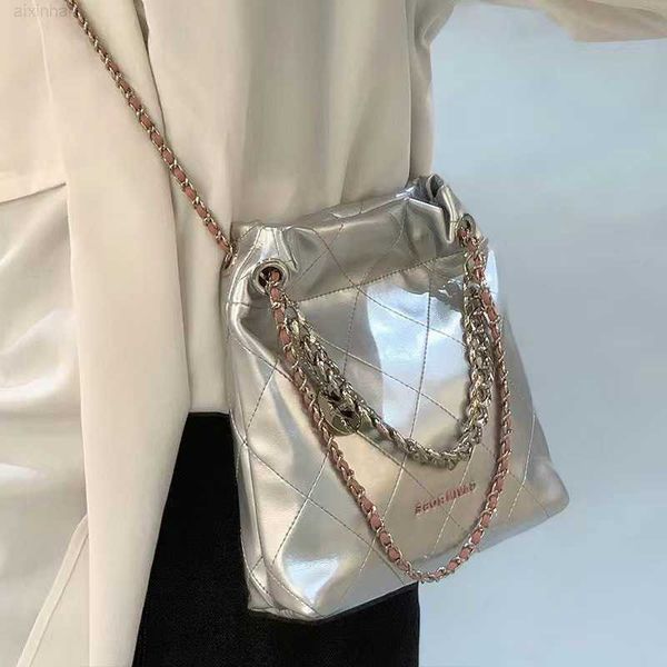 2023 new advanced silver chain bucket bag one shoulder messenger casual versatile women's bin bag
2023 new advanced silver chain bucket bag one shoulder messenger casual versatile women's bin bag