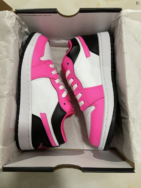 women men 1s uncturmeric gray low cut duck low fierce pink "low gas gs white pink black sneakers
women men 1s uncturmeric gray low cut duck low fierce pink "low gas gs white pink black sneakers