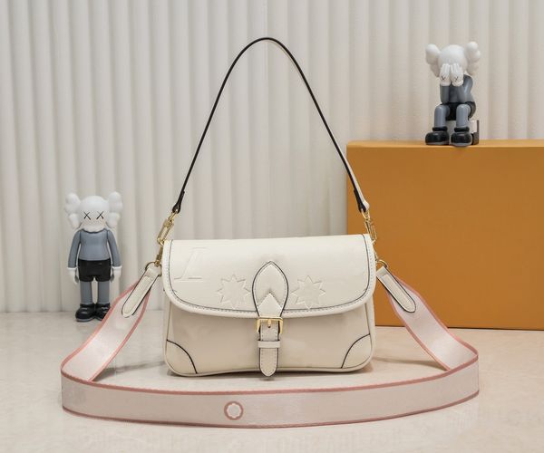 women's designer shoulder bag diane collection tote crossbody bag underarm bag long stick bag classic antique jacquard strap logo embos
women's designer shoulder bag diane collection tote crossbody bag underarm bag long stick bag classic antique jacquard strap logo embos