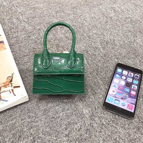 shoulder strap crocodile pattern bag portable long-handle ins toiletry pouch small women european and american french style crossbody design
shoulder strap crocodile pattern bag portable long-handle ins toiletry pouch small women european and american french style crossbody design