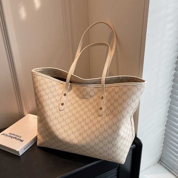 new evening bags large capacity bag women's simple leisure commuter tote fashionable and shoulder handbag 230704
new evening bags large capacity bag women's simple leisure commuter tote fashionable and shoulder handbag 230704