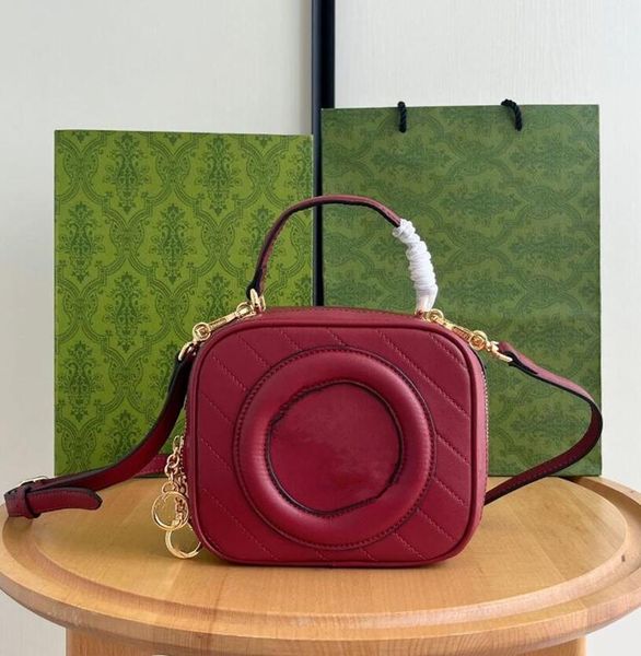 2023 luxury mini handbag designer quilted v leather shoulder bag brand two g-shaped fashion ladies metal marmon fashion bag black white dinn
2023 luxury mini handbag designer quilted v leather shoulder bag brand two g-shaped fashion ladies metal marmon fashion bag black white dinn