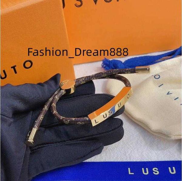 luxury stainless steel bangle famous designer bracelet fashion jewelry 18k gold plated flower leather bracelet classic brand s233, Black
luxury stainless steel bangle famous designer bracelet fashion jewelry 18k gold plated flower leather bracelet classic brand s233, Black