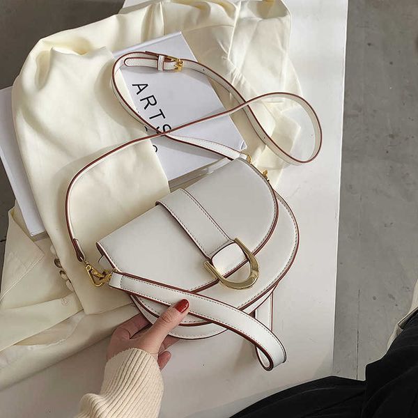 ins france autumn and winter new texture bag women's saddle bag single shoulder underarm bag simple messenger bag
ins france autumn and winter new texture bag women's saddle bag single shoulder underarm bag simple messenger bag