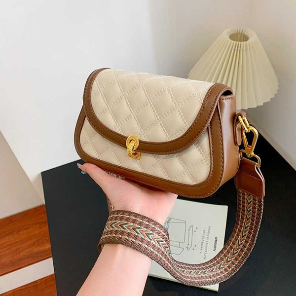 new niche design saddle bag single shoulder crossbody bag fashionable and versatile wide woven belt diamond grid women's small square b
new niche design saddle bag single shoulder crossbody bag fashionable and versatile wide woven belt diamond grid women's small square b