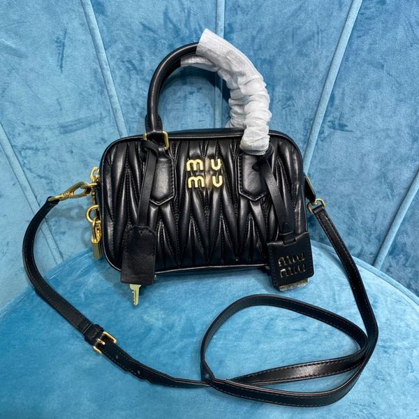 designer miu matelasse bowling shoulder bags hobo tote bag genuine leather handbags handle womens man luxury miu wallets crossbody underarm
designer miu matelasse bowling shoulder bags hobo tote bag genuine leather handbags handle womens man luxury miu wallets crossbody underarm