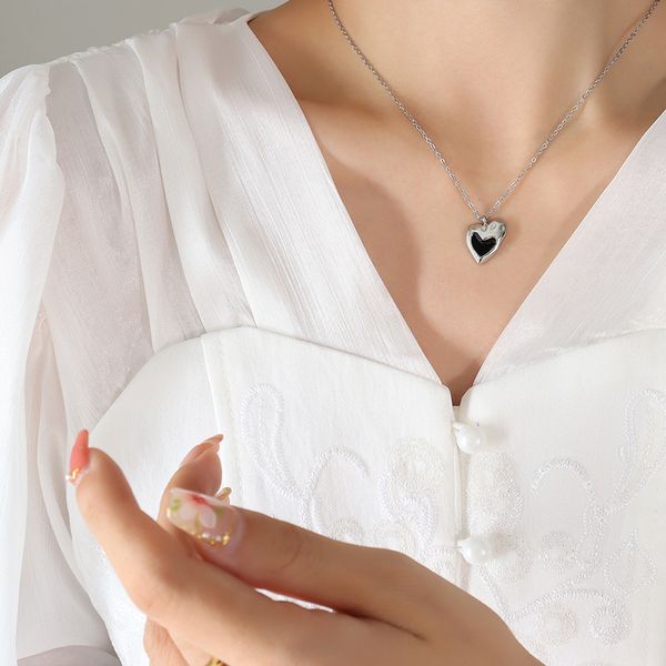 french niche design sense dripping oil shaped heart necklace titanium steel plated 18k gold fast fashion personality jewelry, Silver
french niche design sense dripping oil shaped heart necklace titanium steel plated 18k gold fast fashion personality jewelry, Silver