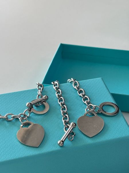 2023 new luxury love pendant necklace charm fashion men's and women's necklaces high-quality stainless steel designer jewelry, Silver
2023 new luxury love pendant necklace charm fashion men's and women's necklaces high-quality stainless steel designer jewelry, Silver