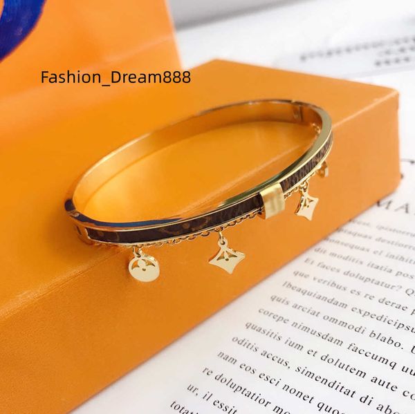 new style bracelets women bangle designer letter jewelry faux leather 18k gold plated stainless steel wristband cuff fashion jewelry accesso, Black
new style bracelets women bangle designer letter jewelry faux leather 18k gold plated stainless steel wristband cuff fashion jewelry accesso, Black
