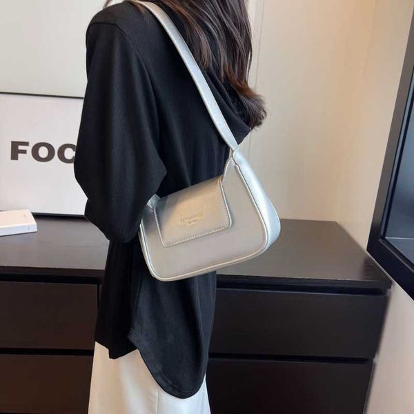 evening bags westernized bag women in summer simple and easy to carry versatile fashionable shoulder small square 230704
evening bags westernized bag women in summer simple and easy to carry versatile fashionable shoulder small square 230704