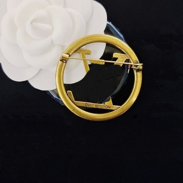 emed stamp v s brand pearl designer brooch pins sier women badge brooch designer jewelry gift flip collar pins versatile dress, Gray
emed stamp v s brand pearl designer brooch pins sier women badge brooch designer jewelry gift flip collar pins versatile dress, Gray