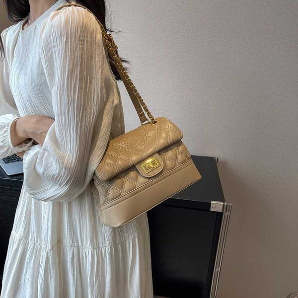 new evening bags small design embroidered thread bag summer women's popular fashion chain crossbody one shoulder bucket 230704
new evening bags small design embroidered thread bag summer women's popular fashion chain crossbody one shoulder bucket 230704