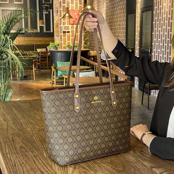 new evening bag 's summer brand commuter large capacity tote fashion and elegant print shoulder 230704
new evening bag 's summer brand commuter large capacity tote fashion and elegant print shoulder 230704