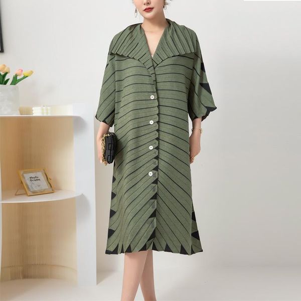 dresses highend miyake pleated midlength dress coat autumn 2023 new handcolored suit collar single breasted casual loose fashion cape, Black;gray
dresses highend miyake pleated midlength dress coat autumn 2023 new handcolored suit collar single breasted casual loose fashion cape, Black;gray