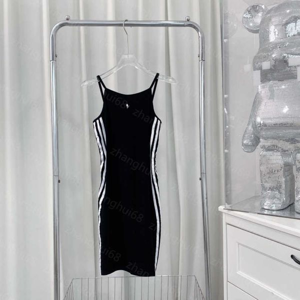 23ss women dress womens designer clothing summer dresses patchwork letter logo embroidered halter dress womens clothing a1, Black;gray
23ss women dress womens designer clothing summer dresses patchwork letter logo embroidered halter dress womens clothing a1, Black;gray