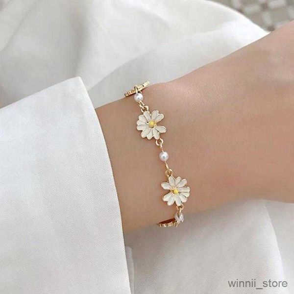 charm bracelets fashion sweet flower bracelets personality flowers pearl bracelet women banquet statement jewelry gift r230704, Golden;silver
charm bracelets fashion sweet flower bracelets personality flowers pearl bracelet women banquet statement jewelry gift r230704, Golden;silver