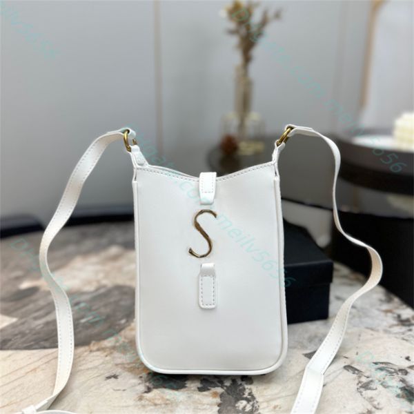 designed famous handbags women's fashion mobile phone bag shoulders bag hardware letters cross body bags leather shoulder strap clutch
designed famous handbags women's fashion mobile phone bag shoulders bag hardware letters cross body bags leather shoulder strap clutch