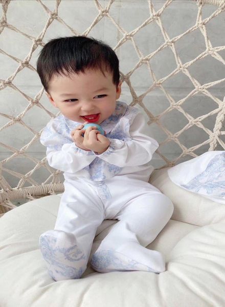 2020 toddlers one piece rompers infant babies autumn design newborn kids jumpsuits print floral romper with hats bibs1386199, Blue
2020 toddlers one piece rompers infant babies autumn design newborn kids jumpsuits print floral romper with hats bibs1386199, Blue